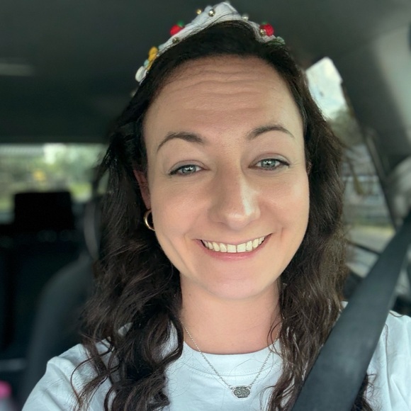 Meet your Posher, Cassie - Picture 2 of 2